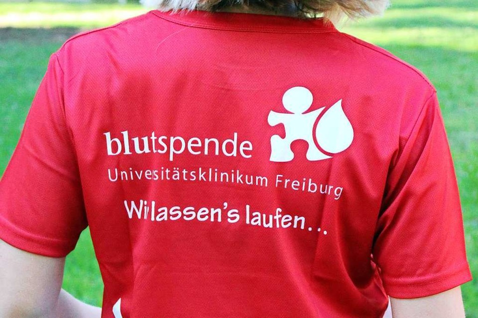 Das Laufshirt mit der Unterschrift: &amp;#8222;Wir lassen&amp;#8217;s laufen&amp;#8220;. (Foto: Universitätsklinikum Freiburg)