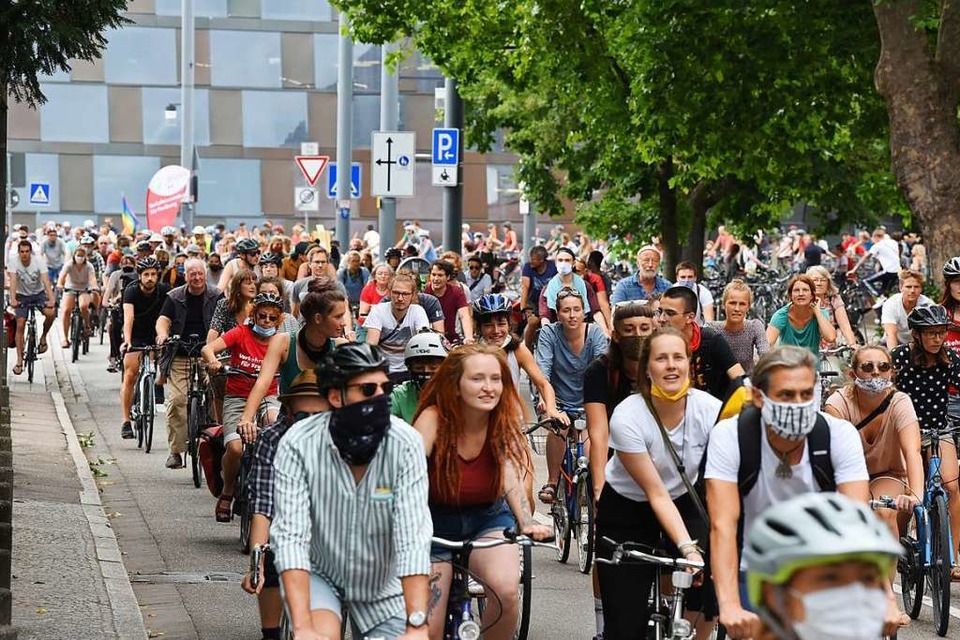 Bei einer Fahrraddemo im Juli ging es um die Verkehrswende in Freiburg (Foto: Rita Eggstein)