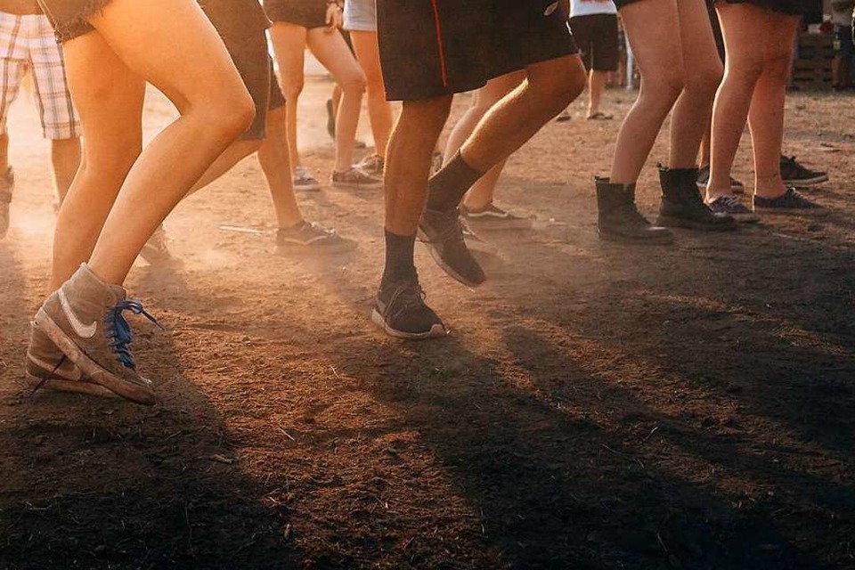 Tanzveranstaltungen sollten nicht unter dem Deckmantel des Demonstrationsrechts ausgetragen werden, findet fudder-Gastautor Jonas Klingberg. (Foto: Philipp/Unsplash.com)