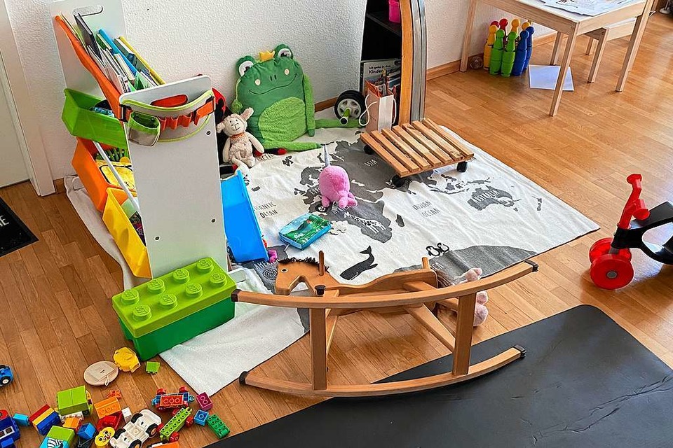 Ein Blick ins Kinderzimmer, das während der Ausgangsbeschränkung nicht ganz so oft aufgeräumt wurde wie sonst (Foto: Charlotte Göhring)