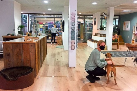 Neueröffnung: In der Konviktstraße verkauft eine junge Freiburgerin Hundeaccessoires