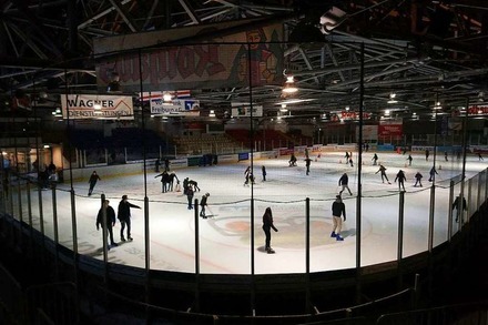Eislauf-Saison in der "Echte-Helden-Arena" ist wiedergestartet