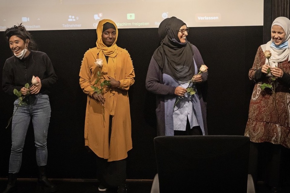 Die Protagonistinnen des Films (von links):  Tú Qùynh-nhu Nguyen, Sagal Adow, Turpikai Kabiri und Iman Ouadria (Foto: Severine Kpoti)