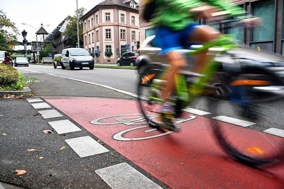 Mehr Platz für Radfahrer fordern in Freiburg mehrere tausend Bürger beim Fuß- &amp;amp; Radentscheid. (Foto: Thomas Kunz)