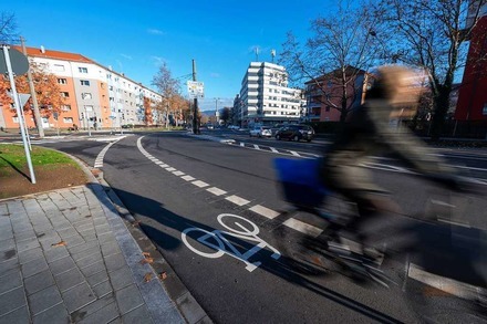 Freiburg schafft mehr Platz für Radler und Fußgänger