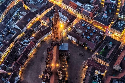Der Münsterplatz von oben fotografiert &#8211; ohne Drohne