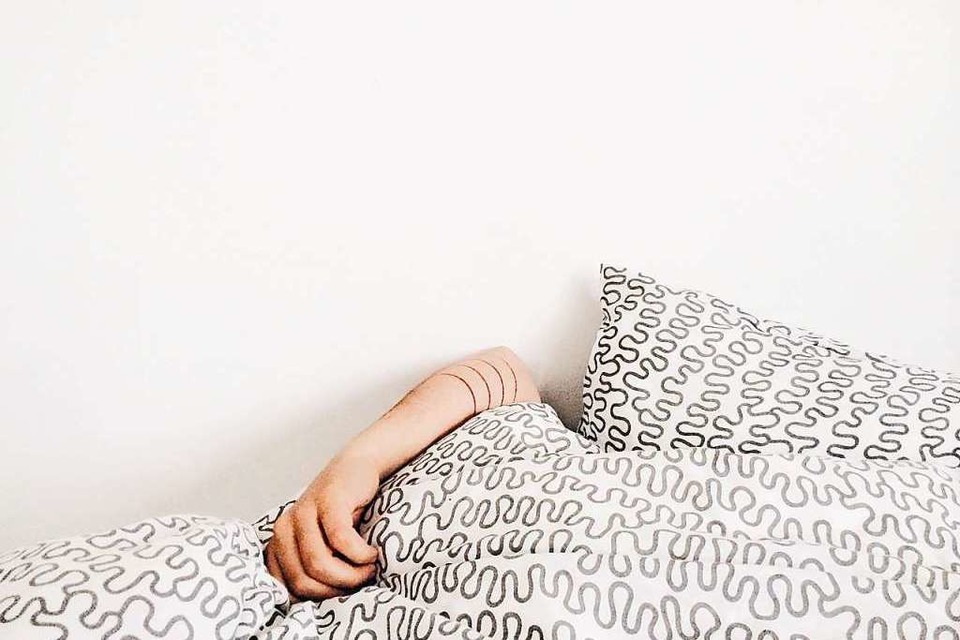 Ein guter Schlafrhythmus ist wichtig, um gut durch die Krise zu kommen (Foto: Elizabeth Lies (unsplash.com))