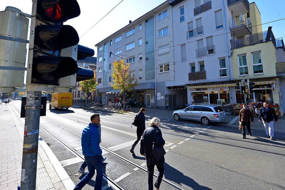 An der Kreuzung Habsburgerstraße/Hauptstraße soll ein Autofahrer eine Fußgängerin gefährdet haben. Archivbild. (Foto: Michael Bamberger)
