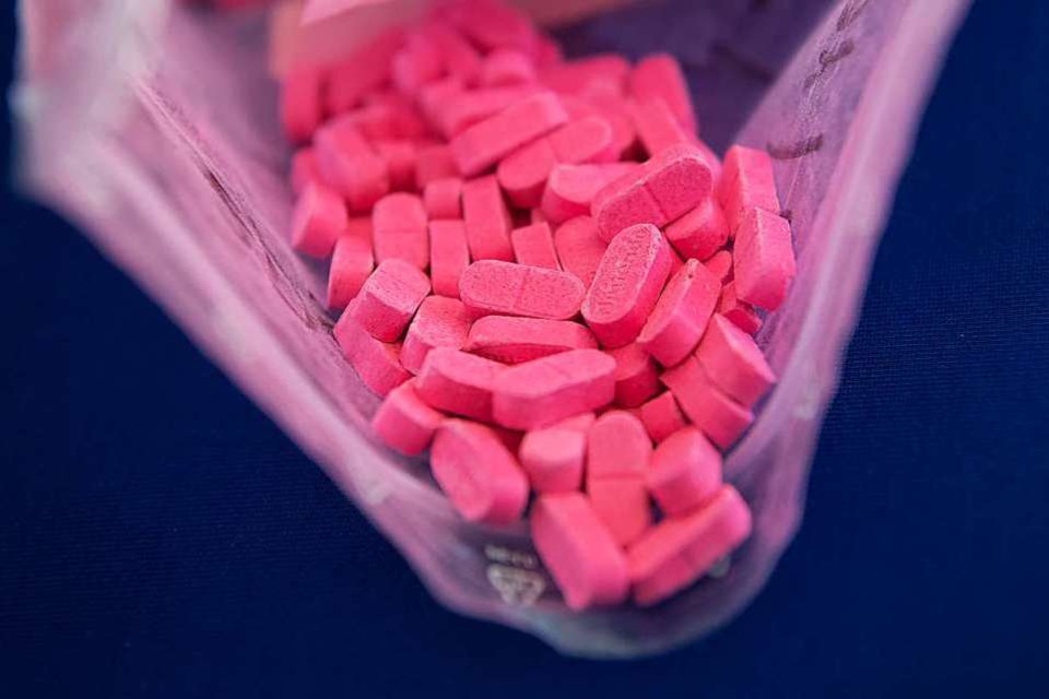 Ecstasy-Tabletten hatte ein 24-Jähriger auf dem Stühlinger Kirchplatz verkaufsfertig bei sich. Symbolbild. (Foto: Boris Roessler (dpa))