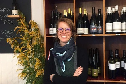 Gründen in der Krise: Inge van der Zijden verkauft im "Sinneswerk" Düfte und Wein
