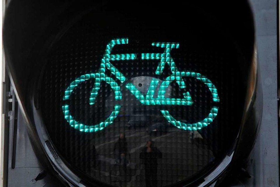 Die Polizei sucht den Fahrer eines grünen Fahrrads. Symbolbild. (Foto: Ingo Schneider)