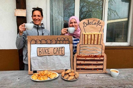 Bike Bridge will Treffen mit einem mobilen Café ermöglichen