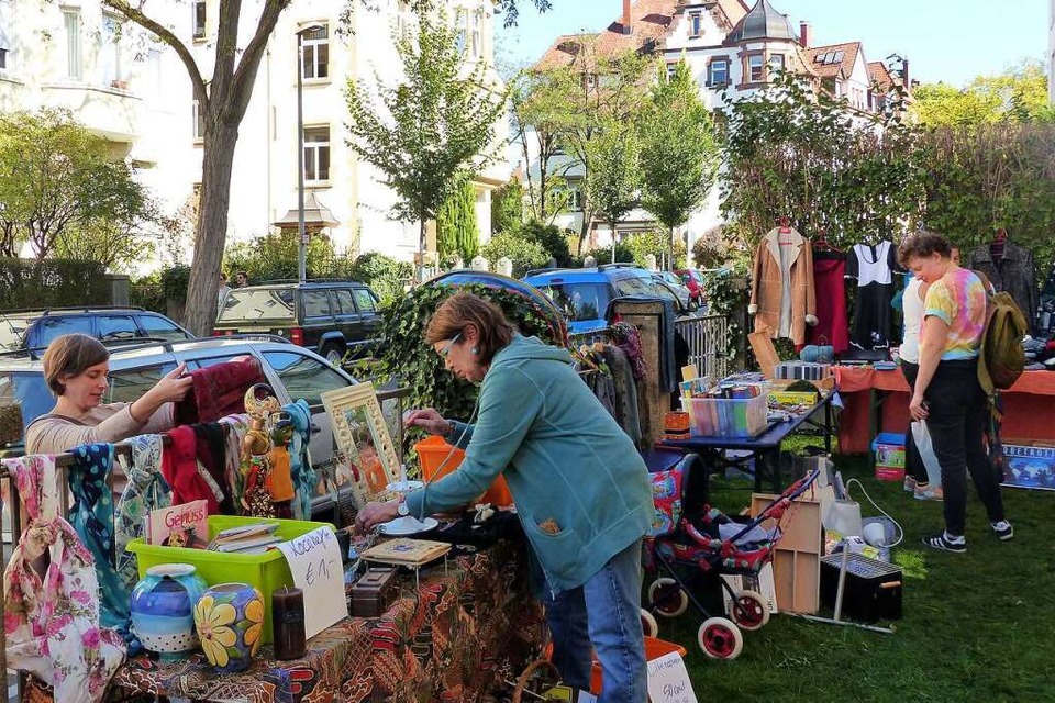 Stöbern, feilschen, Schätze finden: Das geht beim Wiehremer Nachbarschaftsflohmarkt (Foto: Claudia Förster)