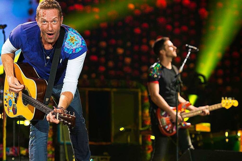 Mit drei weiteren Alben neuer Coldplay-Musik dürfen Fans noch rechnen, denn nach 2025 will Chris Martin (links) nicht mehr mit der Band ins Studio. (Foto: Scott Roth (dpa))