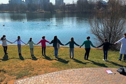 Menschenkette am Flückiger See: "Ein Zeichen des Friedens"