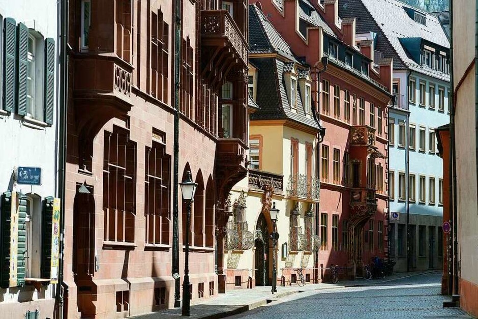 Die Freiburger  Altstadt sieht nicht nur in echt schön aus, auch als Kulisse für Fotos eignen sich die bunten urigen Häuser sehr gut. (Foto: Ingo Schneider)