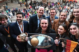 Fotos: USC Eisvögel und Fans feiern Deutsche Meisterschaft im Freiburger Rathaus