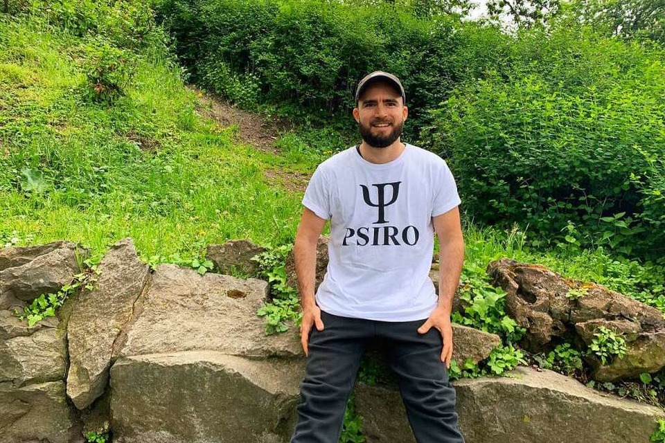 Der Freiburger Psychologe Yannik Rieder hat das Label Psiro gegründet. (Foto: Carolin Johannsen)