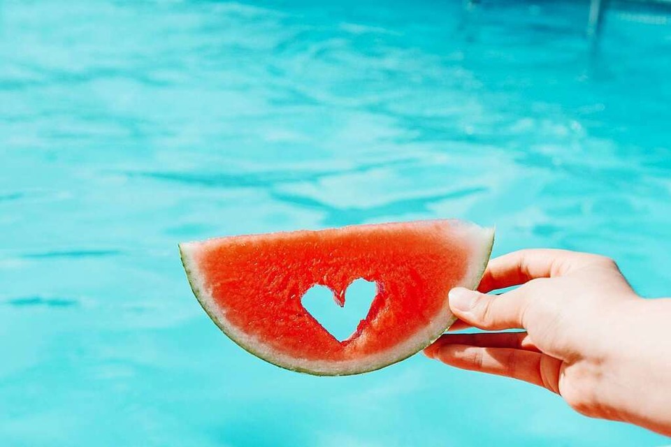 Wassermelone zählt zu den bewährtesten Mitteln gegen Hitze im Sommer. (Foto: Kenta Kikuchi (unsplash.com))