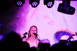 Fotos: Die dänische Singer-Songwriterin Agnes Obel im ZMF-Zirkuszelt in Freiburg
