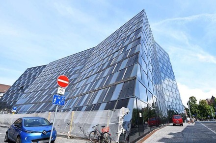 Fassade der Freiburger UB wird frühestens 2023 repariert sein