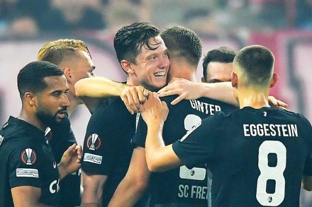 SC Freiburg gewinnt souverän im Hexenkessel von Olympiakos Piräus