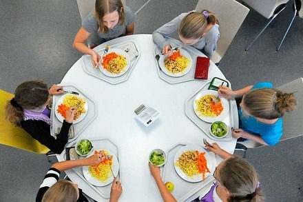Freiburgs Schulessen soll teurer werden &#8211; und vegetarisch