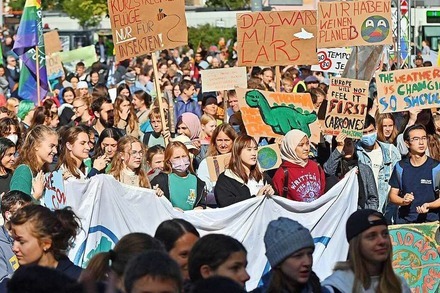 Fotos: Der Klimastreik von Fridays for Future lockt Tausende auf Freiburgs Straßen