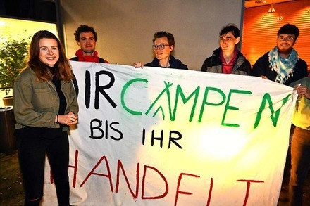 Luisa Neubauer besucht Klima-Aktivisten in Freiburg